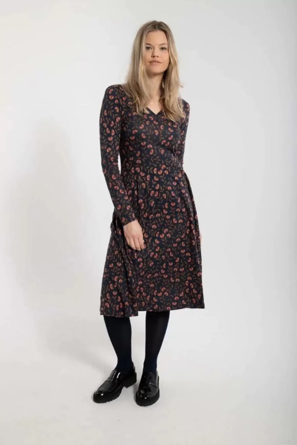 Damen Danefæ Organic - Danandreasen Dress Dk Navy/Redwine Fleurie